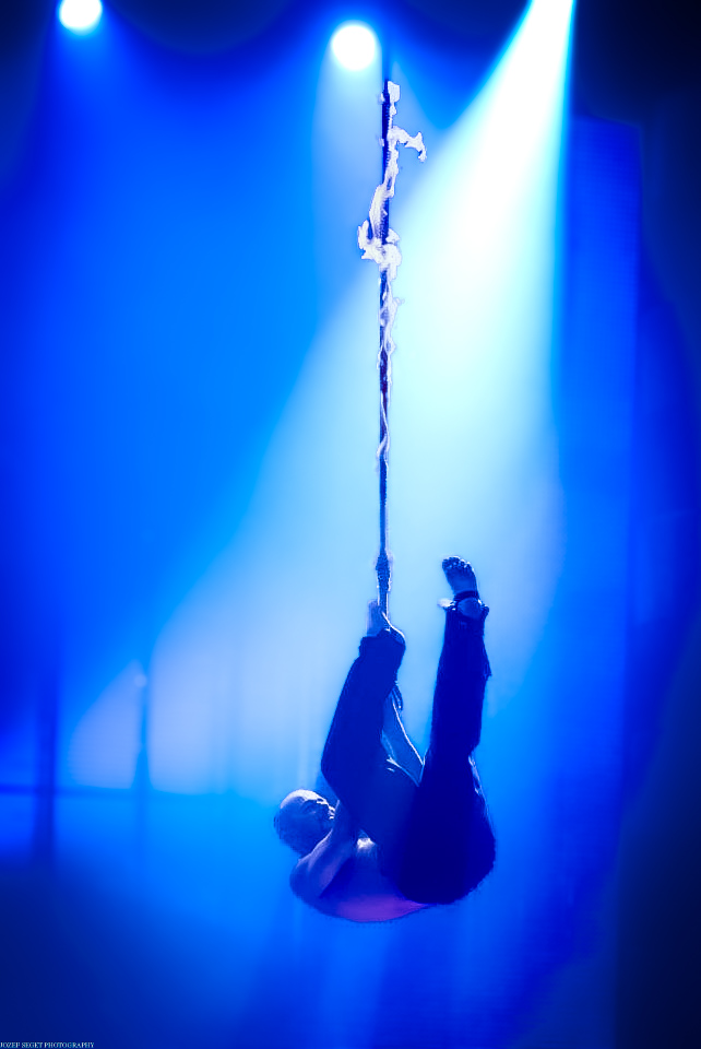 Rope escape under stage lights